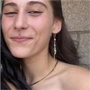 Soy una chica amable y familiar que le encantan los niños y poder cuidar de ellos